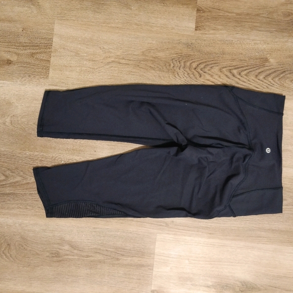 Lululemon 17" Capri legging - Picture 2 of 3
